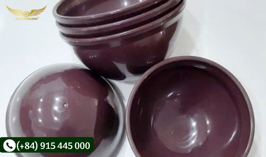 Chén nhựa đựng mủ cao su