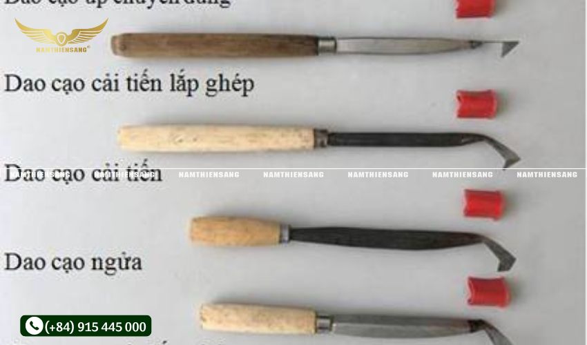 Chuẩn bị dụng cụ cạo cao su