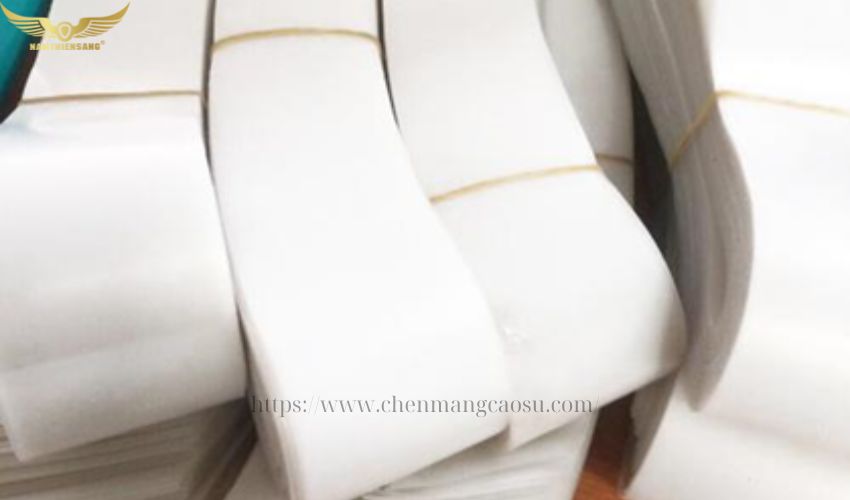 Máng che cho cây cao su 