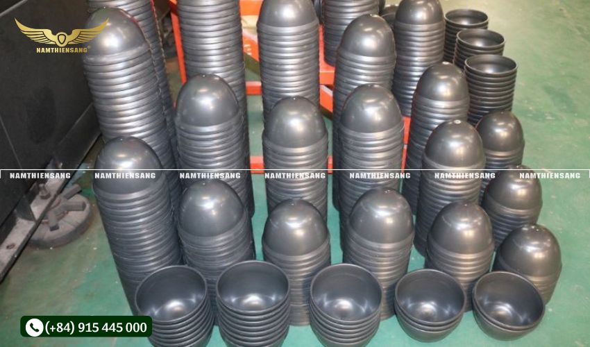 Nên mua máng che mưa và chén nhựa đựng mủ cao su ở Nam Thiên Sáng 