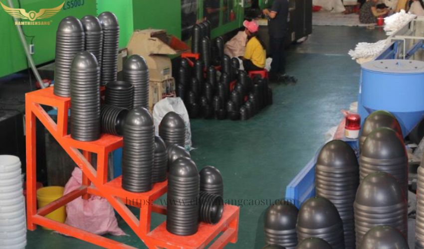 Sản xuất chén nhựa đựng mủ cao su tại Nam Thiên Sáng