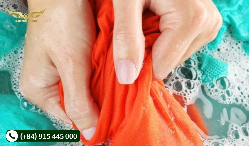 Sử dụng nước nóng để loại bỏ vết mủ